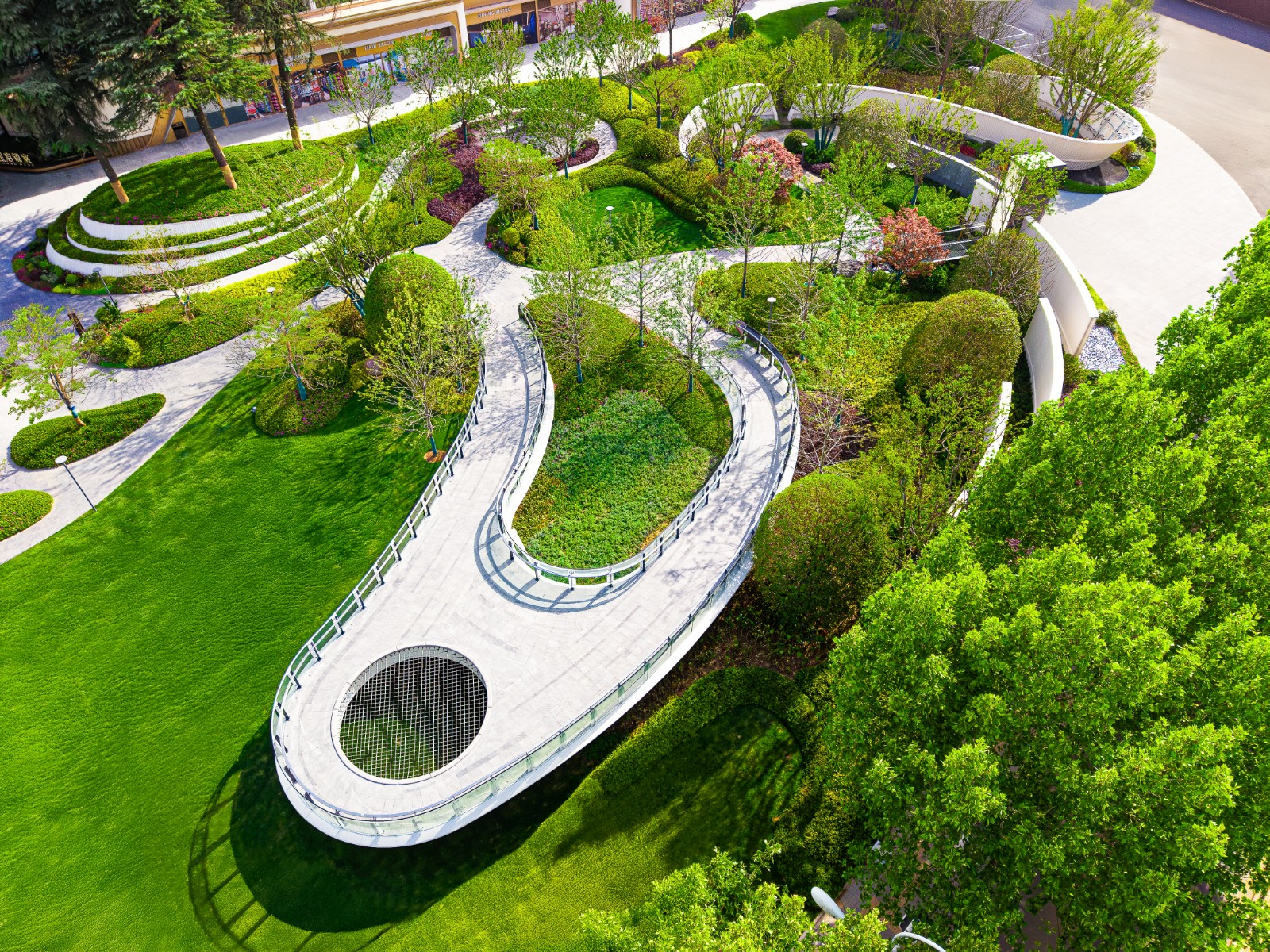 1759233945972 1759233945972